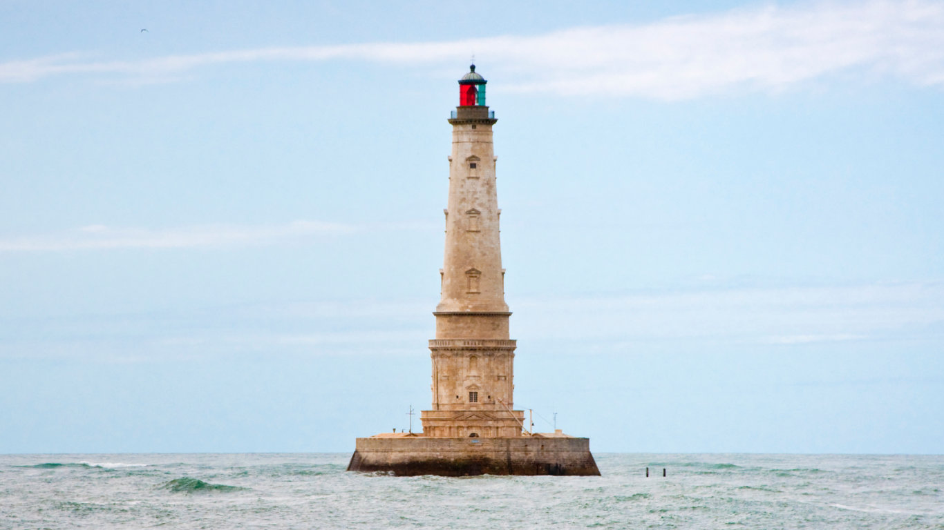 Courdan lighthouse in Le Parc de l'estuaire